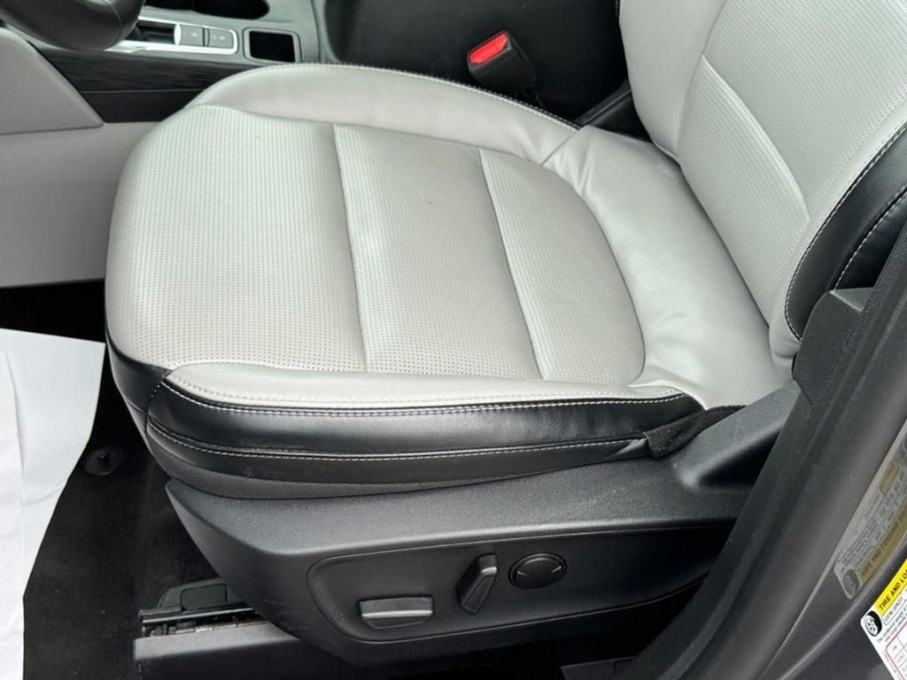 Used 2025 Ford Escape Platinum AWD/4WD image 25