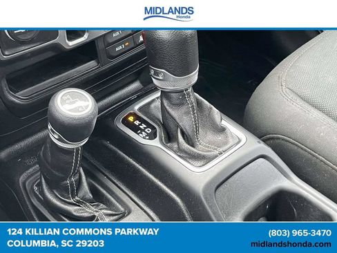 Used 2018 Jeep Wrangler Unlimited Sahara AWD/4WD image 30
