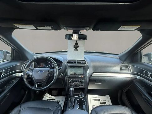 Used 2018 Ford Explorer XLT w/ Equipment Group 202A AWD/4WD image 14