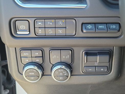 Used 2023 GMC Yukon AT4 w/ AT4 Premium Plus Package AWD/4WD image 23