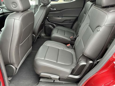 Used 2023 GMC Acadia SLT w/ Preferred Package image 14