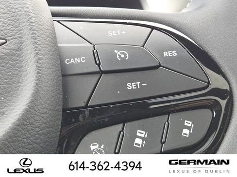 Used 2023 Chrysler Pacifica Limited w/ Uconnect Theater Family Group image 26