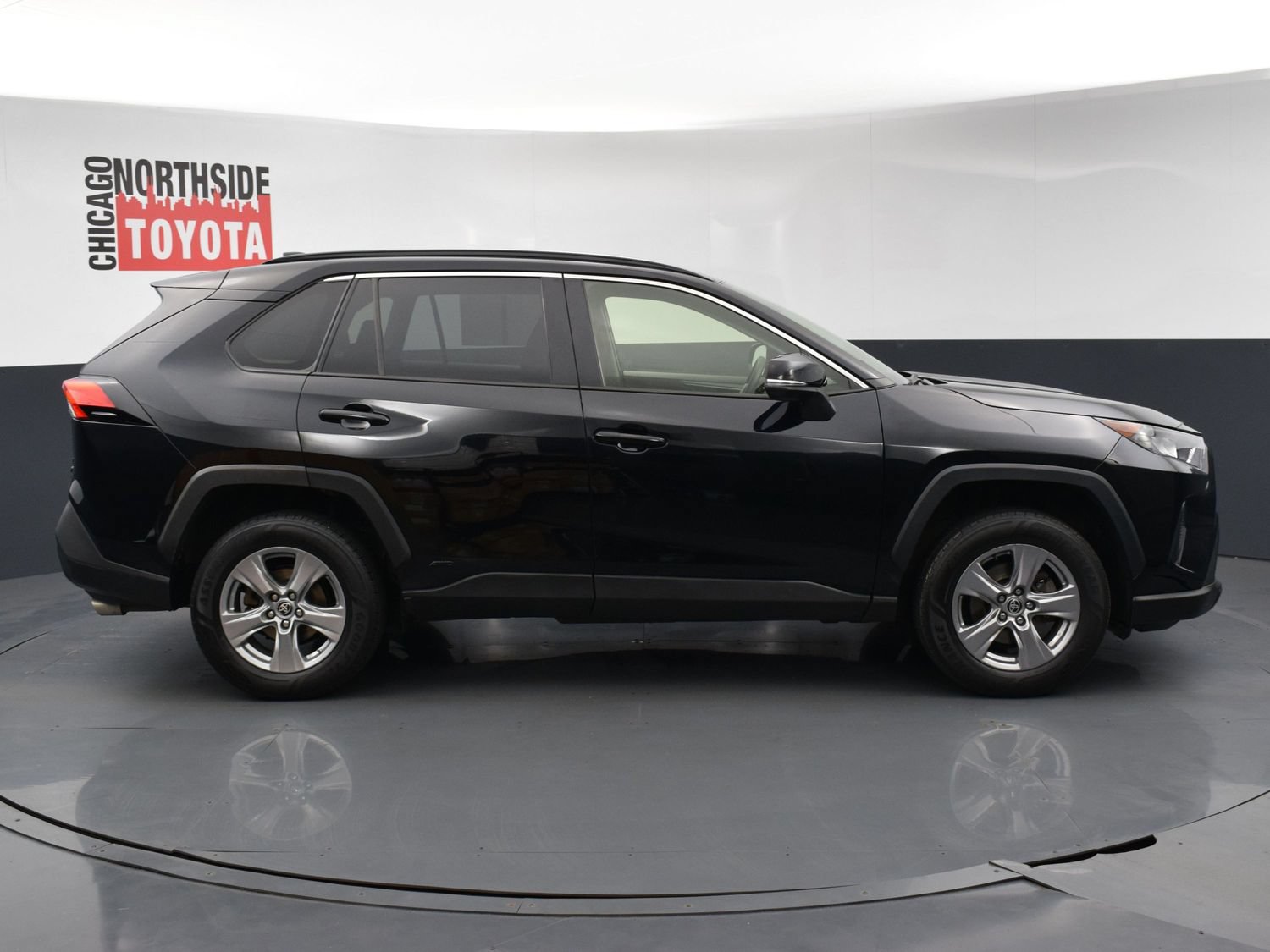 Used 2022 Toyota RAV4 LE AWD/4WD image 5
