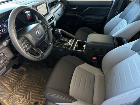 Used 2025 Toyota Tacoma TRD Off-Road AWD/4WD image 9