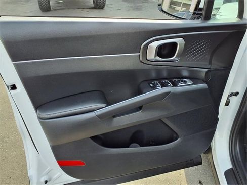Used 2023 Kia Sorento LX image 11