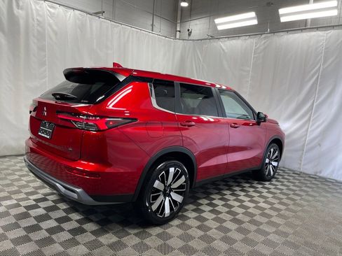 New 2025 Mitsubishi Outlander SE image 3