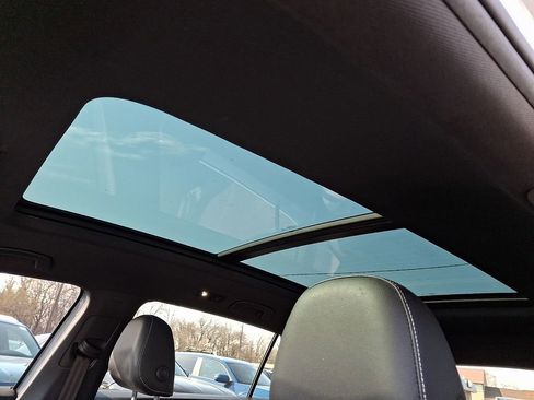 Certified 2020 Volkswagen Atlas Cross Sport SE w/ Panoramic Sunroof Package image 13