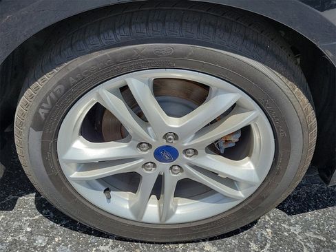 Used 2018 Ford Fusion SE w/ Fusion SE Technology Package image 9