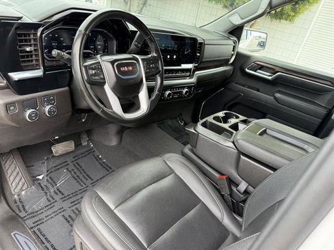 Used 2024 GMC Sierra 1500 SLT image 2