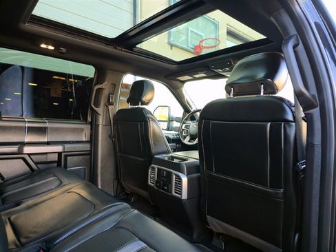 Used 2018 Ford F150 Platinum w/ Equipment Group 701A Luxury AWD/4WD image 32