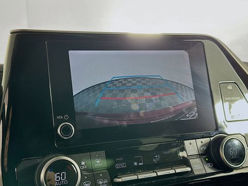 Used 2023 Toyota Highlander LE image 22