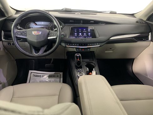 Used 2021 Cadillac XT4 Luxury w/ Cold Weather Package FWD image 32