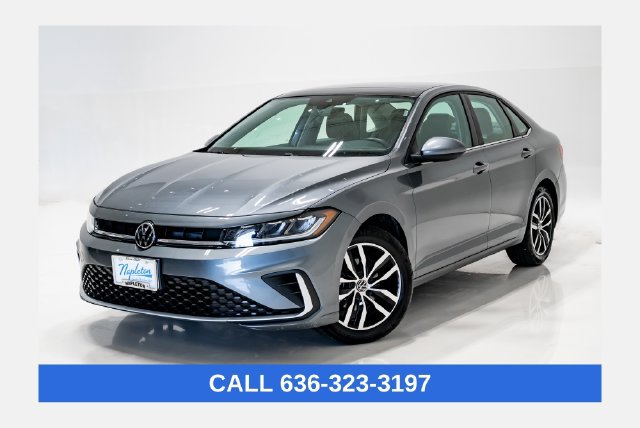 Used 2025 Volkswagen Jetta SE FWD image 1