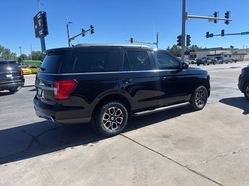 Used 2024 Ford Expedition XLT AWD/4WD image 6