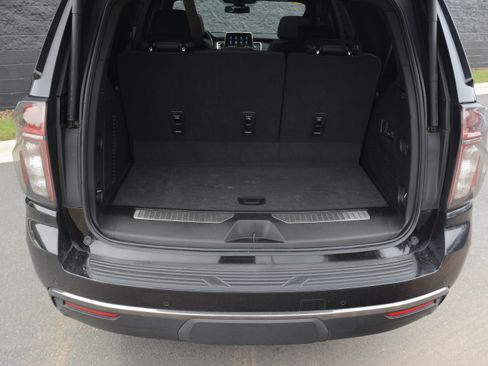 Used 2021 Chevrolet Tahoe RST w/ Luxury Package RWD image 35