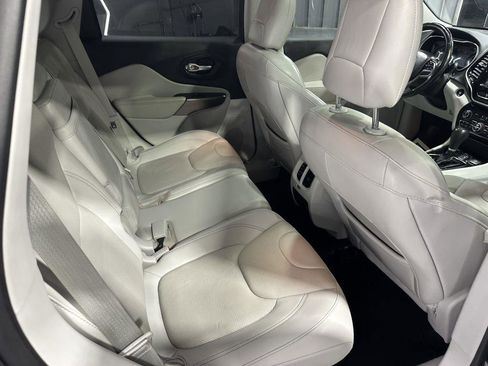 Used 2019 Jeep Cherokee Limited w/ Luxury Group FWD image 11