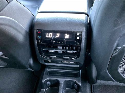 Used 2024 Jeep Grand Cherokee L Limited AWD/4WD image 17