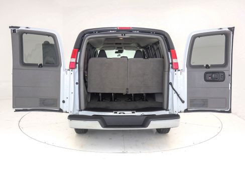 Used 2020 Chevrolet Express 3500 LT w/ LT Preferred Equipment Group image 10