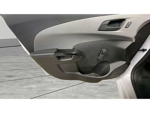 Used 2020 Chevrolet Sonic LT image 9