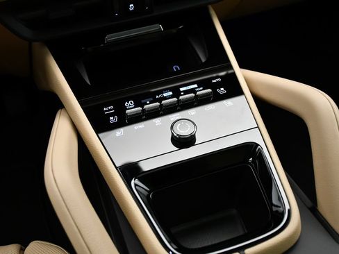 Certified 2026 Porsche Cayenne Coupe AWD/4WD image 35