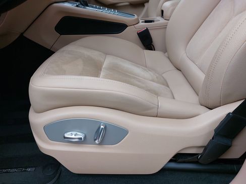 Certified 2021 Porsche Macan S image 31