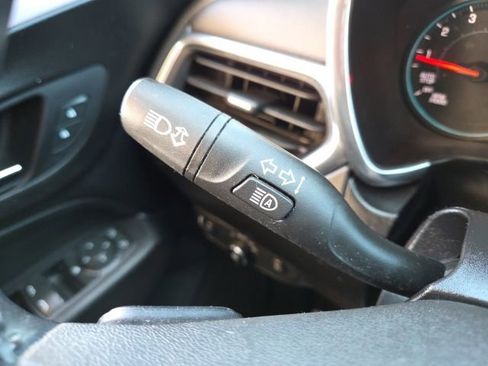 Used 2020 Chevrolet Equinox LT w/ Driver Convenience Package AWD/4WD image 59