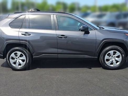 Used 2021 Toyota RAV4 LE FWD image 2