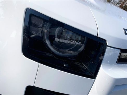 New 2026 Land Rover Defender 110 X-Dynamic SE image 13