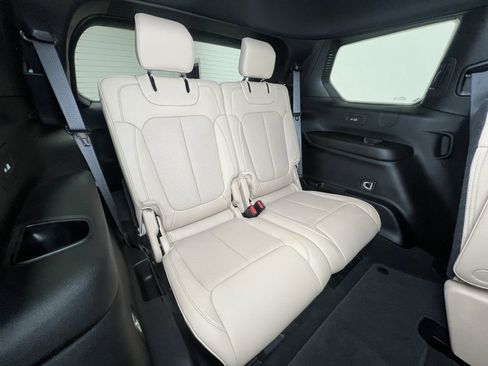 Certified 2024 Jeep Grand Cherokee L Limited w/ Luxury Tech Group II image 9