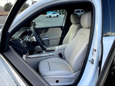 Used 2025 Mercedes-Benz GLB 250 image 7