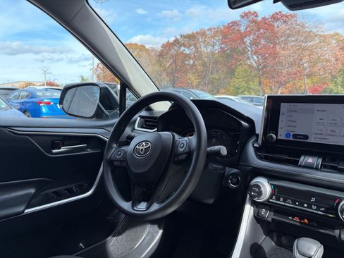 Used 2025 Toyota RAV4 XLE image 34