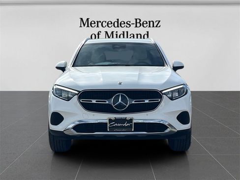 Used 2025 Mercedes-Benz GLC 300 4MATIC image 2