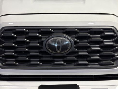 Used 2020 Toyota Tacoma TRD Sport AWD/4WD image 12