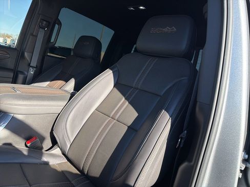 Used 2024 Chevrolet Silverado 2500 High Country image 14