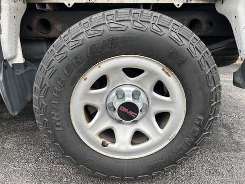 Used 2015 GMC Sierra 1500 2WD Regular Cab image 15