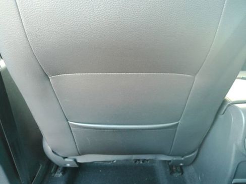 Used 2011 Volkswagen Tiguan SE image 25