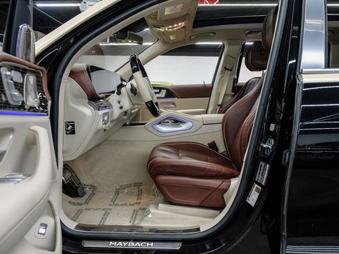 Used 2022 Mercedes-Benz Maybach GLS 600 4MATIC image 4