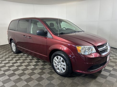 Used 2020 Dodge Grand Caravan SE w/ UConnect Hands-Free Group FWD image 4