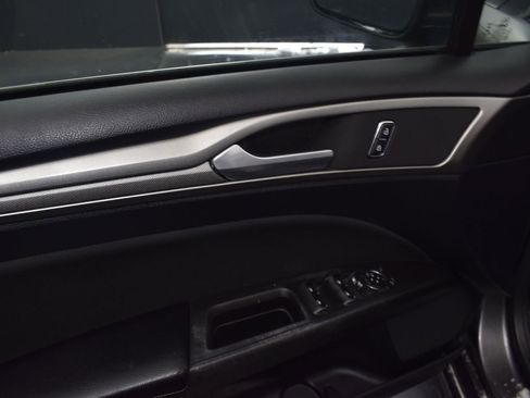 Used 2020 Ford Fusion SE image 13