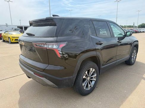 Used 2025 Chevrolet Equinox LT FWD image 3