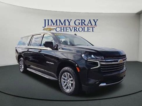 Used 2023 Chevrolet Suburban LT RWD image 7