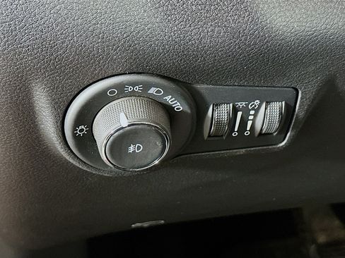 Used 2025 Jeep Compass Trailhawk AWD/4WD image 17