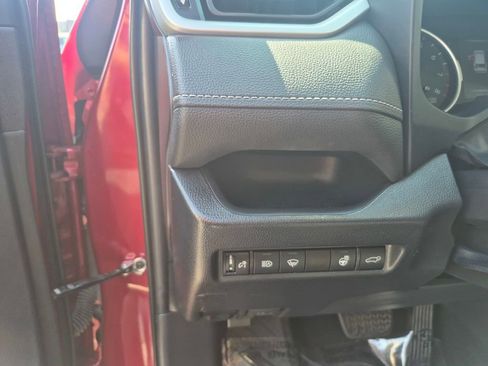 Used 2021 Toyota RAV4 XLE w/ Convenience Package FWD image 10