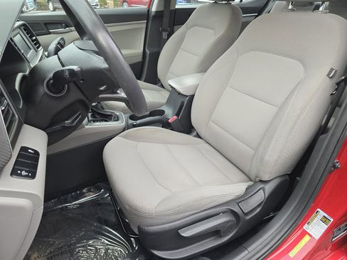 Used 2019 Hyundai Elantra SE image 28