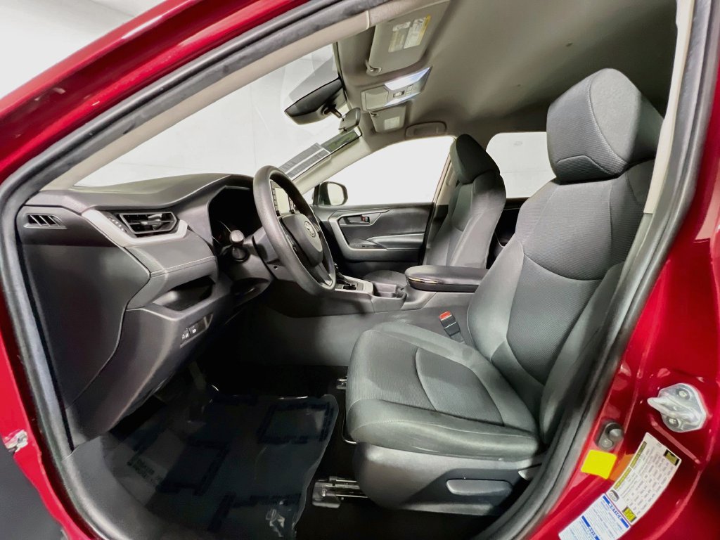 Used 2021 Toyota RAV4 LE AWD/4WD image 12