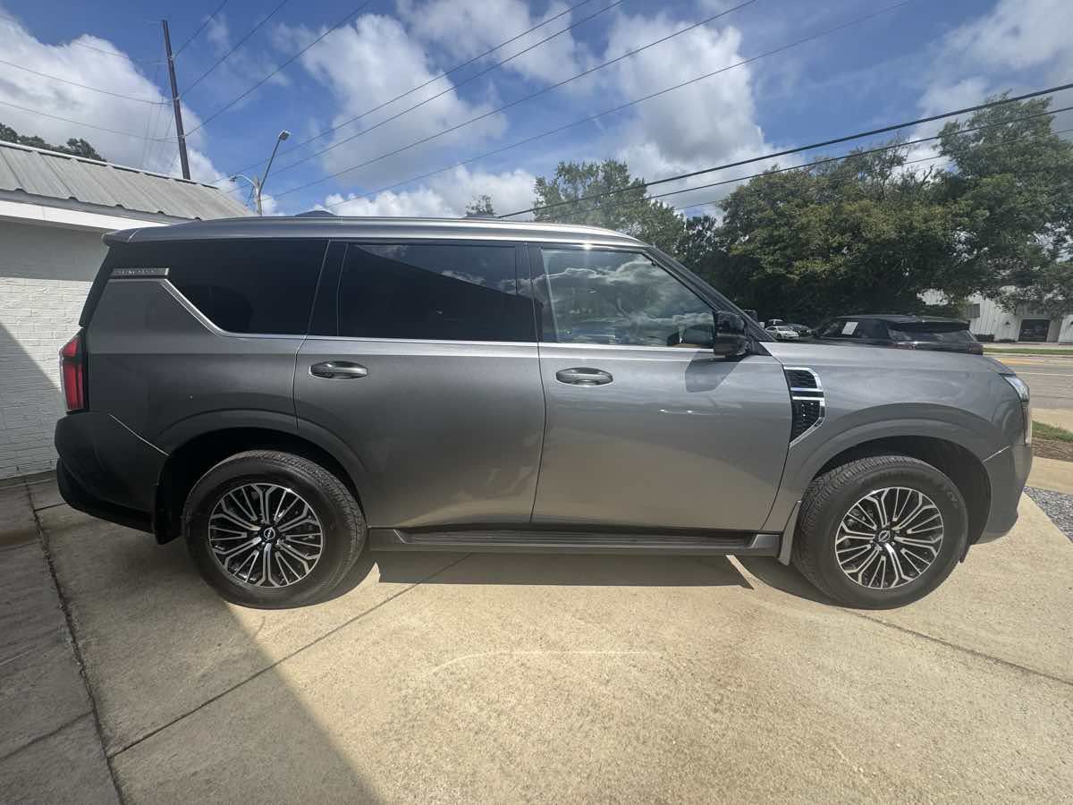 Used 2025 Nissan Armada SL w/ Captain's Chari Seat Package AWD/4WD image 5