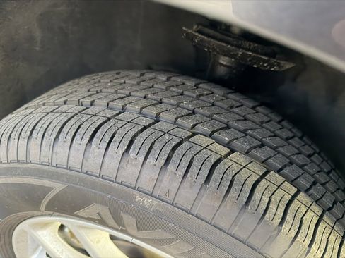 Used 2023 Chrysler Pacifica Touring-L image 35