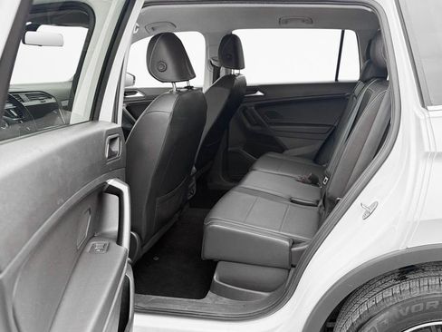 Used 2021 Volkswagen Tiguan SE image 14