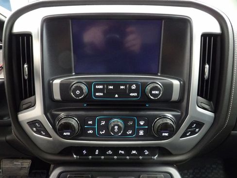 Used 2018 GMC Sierra 1500 SLT AWD/4WD image 45