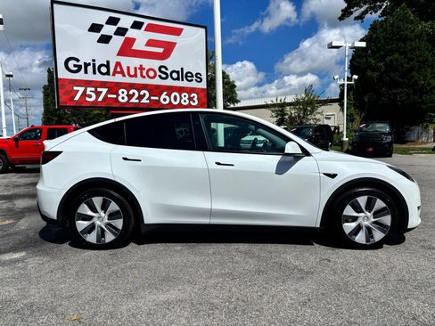 Used 2023 Tesla Model Y Long Range AWD/4WD image 2